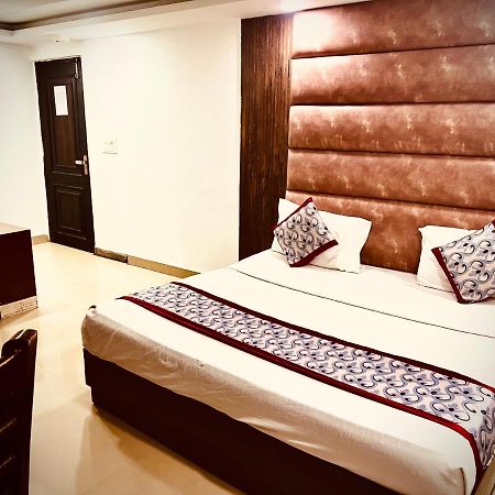 Hotel Asian Plaza Delhi Airport Nuova Delhi Esterno foto